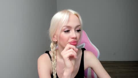 Snapshot of blondesoulmate chatting on 12/04/24, 12:52 Elisa online show from 12/04/24, 12:52