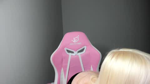 Snapshot of blondesoulmate chatting on 12/06/24, 01:18 Elisa online show from 12/06/24, 01:18