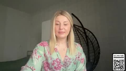 Snapshot of blondie_xoxoxo chatting on 04/25/26, 08:28 blondie_xoxoxo online show from 04/25/26, 08:28