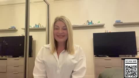 Snapshot of blondie_xoxoxo chatting on 05/15/26, 03:41 blondie_xoxoxo online show from 05/15/26, 03:41