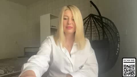 Snapshot of blondie_xoxoxo chatting on 05/24/26, 09:47 blondie_xoxoxo online show from 05/24/26, 09:47