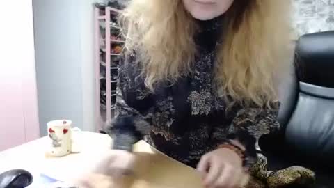 Snapshot of blondmilfs chatting on 01/15/25, 03:11 BlondMILfs online show from 01/15/25, 03:11