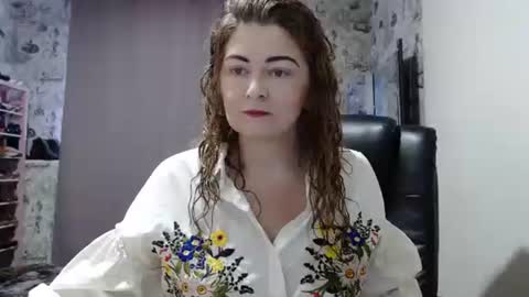 Snapshot of blondmilfs chatting on 01/19/25, 08:18 BlondMILfs online show from 01/19/25, 08:18