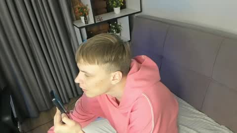 Snapshot of blondvibe chatting on 04/19/26, 10:23 Alik online show from 04/19/26, 10:23