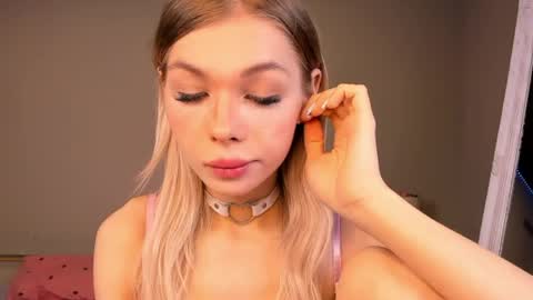 Snapshot of blondy_fina chatting on 05/12/26, 04:53 blondy_fina online show from 05/12/26, 04:53