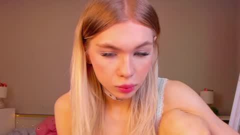 Snapshot of blondy_fina chatting on 05/15/26, 05:14 blondy_fina online show from 05/15/26, 05:14