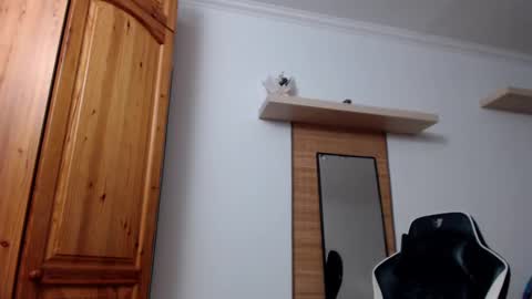 Snapshot of blondyelena chatting on 12/28/24, 02:53 blondyelena online show from 12/28/24, 02:53