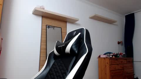 Snapshot of blondyelena chatting on 02/07/25, 04:35 blondyelena online show from 02/07/25, 04:35