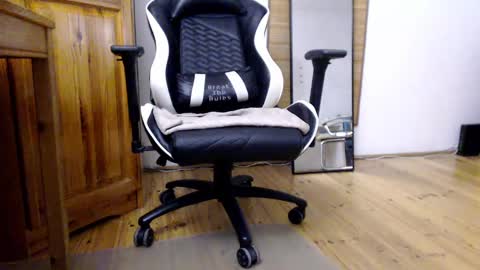 Snapshot of blondyelena chatting on 03/04/25, 07:51 blondyelena online show from 03/04/25, 07:51