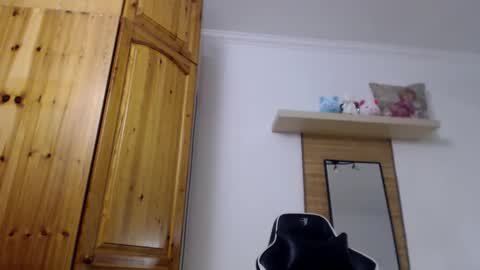 Snapshot of blondyelena chatting on 11/01/25, 07:54 blondyelena online show from 11/01/25, 07:54