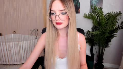 Sophia online show from 02/06/25, 02:11