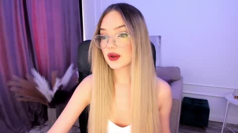 Sophia online show from 02/08/25, 11:44