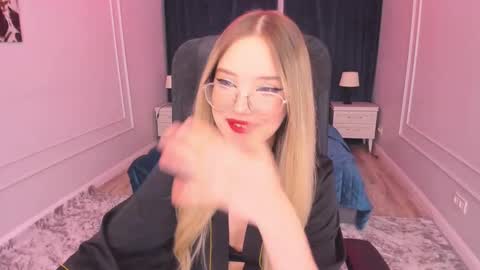 Sophia online show from 02/15/25, 12:48