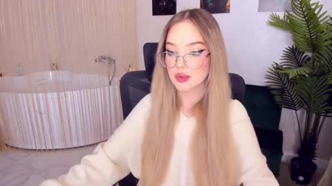 Sophia online show from 02/15/25, 11:03