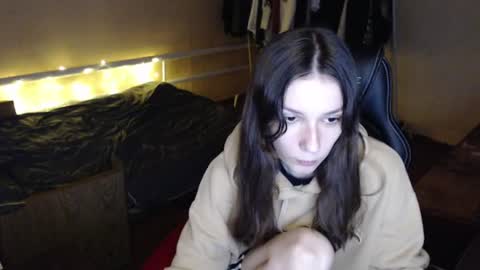 blue__velvet_ online show from 06/17/26, 08:21