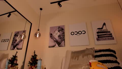 blue_anngel online show from 12/19/25, 02:40