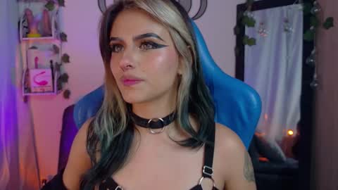 blue_kittenn online show from 01/11/26, 06:51