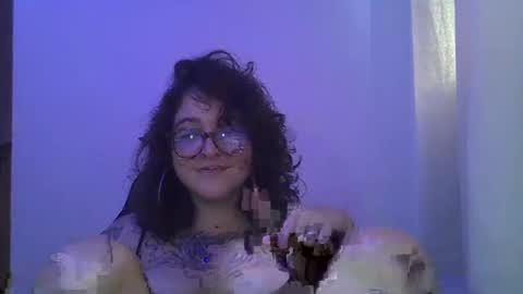Snapshot of blue_liz chatting on 09/08/25, 03:44 blue_liz online show from 09/08/25, 03:44