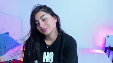 Snapshot of blue_petite chatting on 02/07/26, 09:29 Linda online show from 02/07/26, 09:29