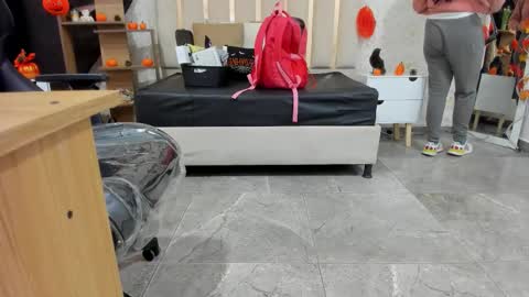 blue_tay1 online show from 10/28/25, 11:58