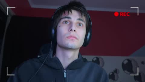 Snapshot of blue_w0rld chatting on 10/27/25, 07:56 SONNYVAN online show from 10/27/25, 07:56