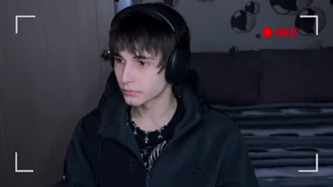 Snapshot of blue_w0rld chatting on 10/29/25, 02:19 SONNYVAN online show from 10/29/25, 02:19