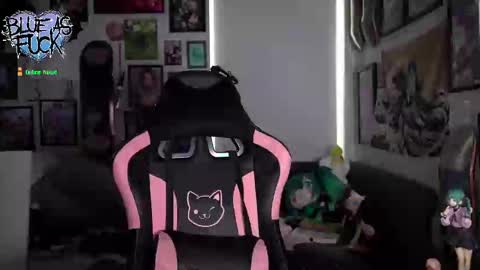 Blue online show from 09/26/25, 01:09