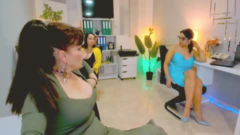 Snapshot of bluediamondsdreams chatting on 10/28/25, 03:36 bluediamondsdreams online show from 10/28/25, 03:36