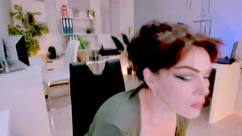 Snapshot of bluediamondsdreams chatting on 06/03/26, 10:04 bluediamondsdreams online show from 06/03/26, 10:04