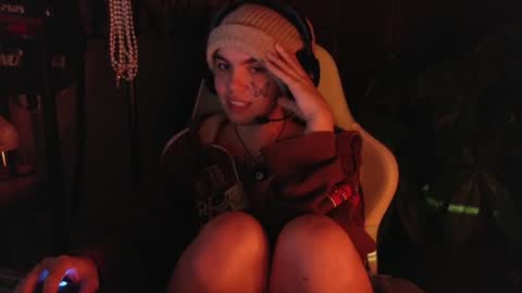 Snapshot of bluedweeb chatting on 01/14/25, 04:25 Blue online show from 01/14/25, 04:25