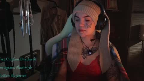 Snapshot of bluedweeb chatting on 02/15/25, 07:06 Blue online show from 02/15/25, 07:06