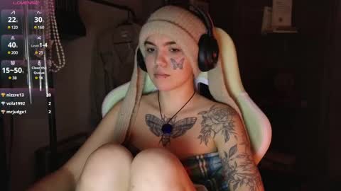 Snapshot of bluedweeb chatting on 03/08/25, 06:10 Blue online show from 03/08/25, 06:10