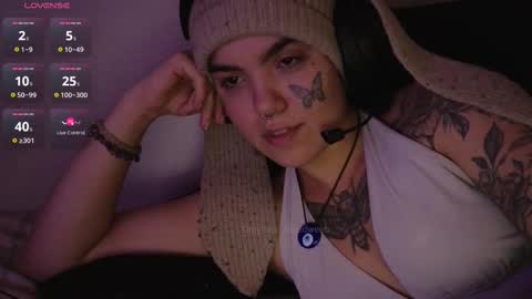 Snapshot of bluedweeb chatting on 10/05/25, 03:38 Blue online show from 10/05/25, 03:38