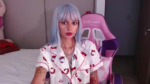 Snapshot of bluee_v chatting on 05/22/26, 03:02 Im Abril .. Nice to meet you thumb up me please its important INDEPENDENT MODEL online show from 05/22/26, 03:02