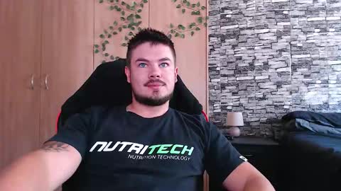 blueeyeboy0 online show from 10/23/25, 08:02