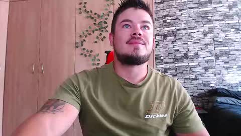 blueeyeboy0 online show from 10/28/25, 08:18