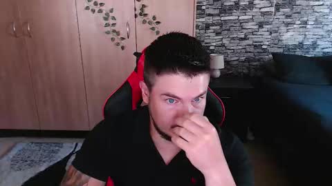 blueeyeboy0 online show from 11/19/25, 07:08