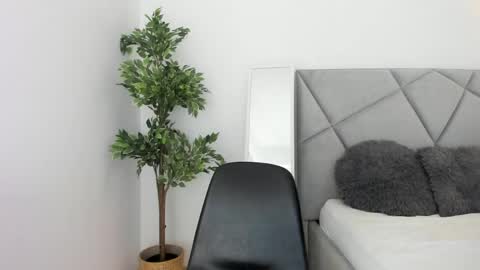 blueeyeslexxxy online show from 04/18/26, 07:56