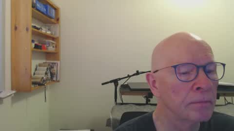 blueeyesn8 online show from 12/04/24, 09:40