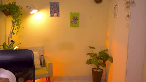 Snapshot of blueflora chatting on 04/07/26, 07:20 FLORAA online show from 04/07/26, 07:20
