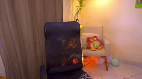 Snapshot of blueflora chatting on 05/03/26, 03:51 FLORAA online show from 05/03/26, 03:51
