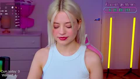 Snapshot of blush_im_crush chatting on 06/27/26, 03:28 Wendy online show from 06/27/26, 03:28