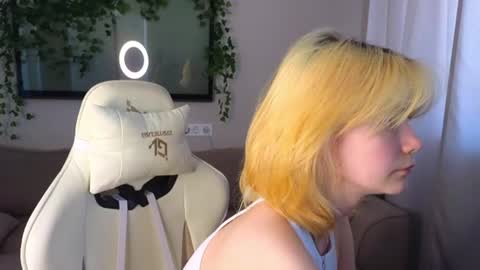 Snapshot of blvckmilk chatting on 06/20/26, 03:09 Alice and David online show from 06/20/26, 03:09