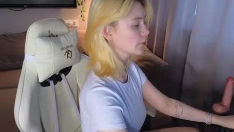 Snapshot of blvckmilk chatting on 07/20/26, 11:07 Alice and David online show from 07/20/26, 11:07