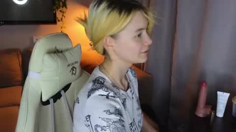 Snapshot of blvckmilk chatting on 07/25/26, 10:29 Alice and David online show from 07/25/26, 10:29