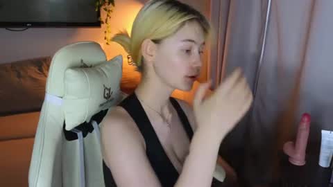Snapshot of blvckmilk chatting on 07/28/26, 11:04 Alice and David online show from 07/28/26, 11:04