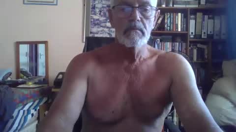 Snapshot of bobbgud chatting on 05/17/26, 06:00 Bobbgud online show from 05/17/26, 06:00