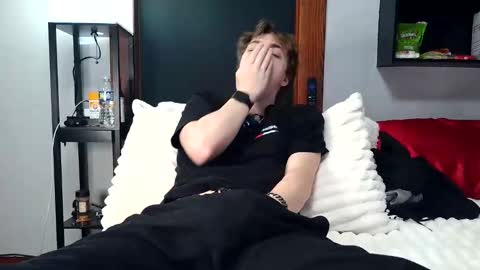 bobby72738 online show from 11/18/25, 02:28