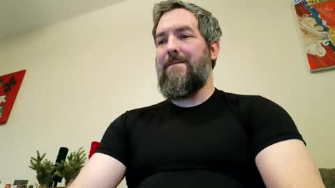 Snapshot of bobchmw chatting on 12/17/25, 01:17 Bobchmw online show from 12/17/25, 01:17