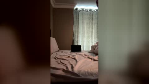 boboutte online show from 04/19/26, 05:01